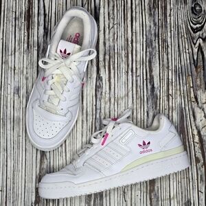 Adidas adidas Originals womens Forum Low in white with pink accents us Size 7.5